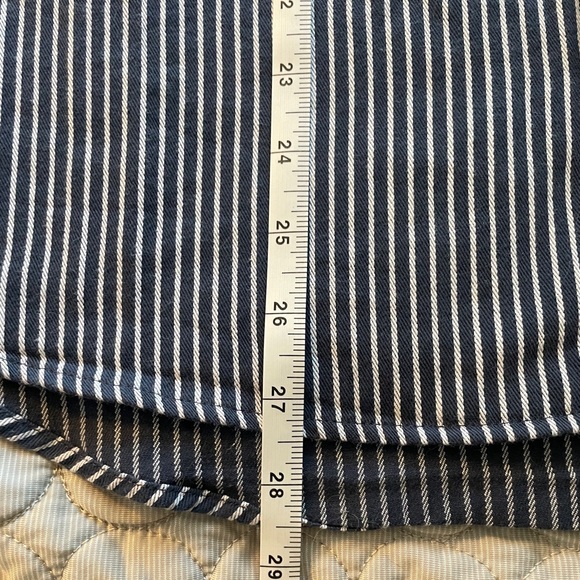 Great condition. Men’s Work In Progress Carhart Shirt. - Picture 8 of 11